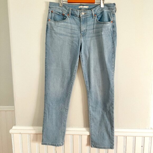 Levi's Mid Rise Boyfriend Jeans in Hold it Down Light Wash, Size 31/30 - Picture 3 of 14